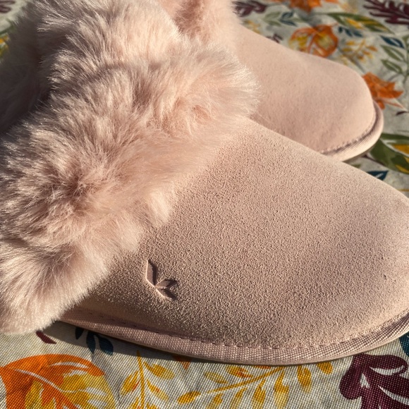 Baby Pink Koolaburra By UGG Fuzzy Slippers - Picture 7 of 7